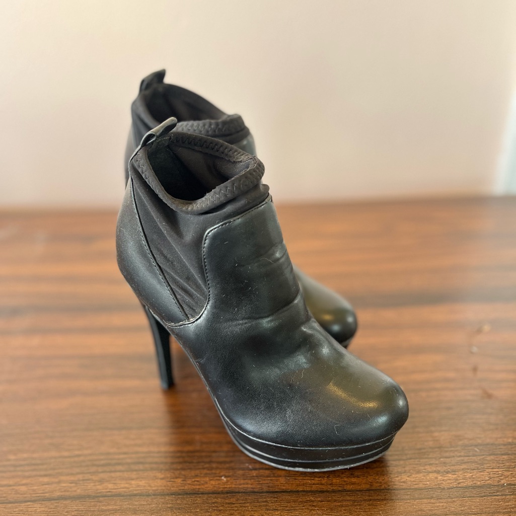 Brand Guess Size 6